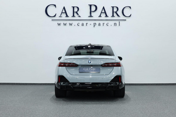 BMW 5 Serie 550e xDrive M-Performance LASERLIGHT/BOWERS & WILKINS/PANO/LEDER/HUD/20" LMV/360 CAM/ACC/ECC/FABRIEKSGARANTIE!