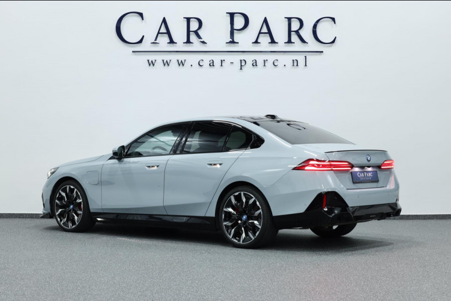 BMW 5 Serie 550e xDrive M-Performance LASERLIGHT/BOWERS & WILKINS/PANO/LEDER/HUD/20" LMV/360 CAM/ACC/ECC/FABRIEKSGARANTIE!