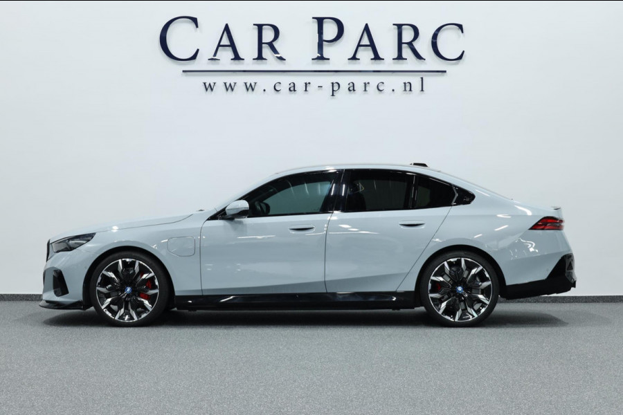 BMW 5 Serie 550e xDrive M-Performance LASERLIGHT/BOWERS & WILKINS/PANO/LEDER/HUD/20" LMV/360 CAM/ACC/ECC/FABRIEKSGARANTIE!