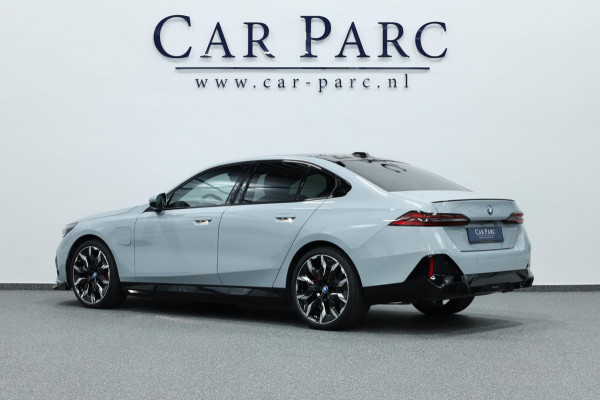 BMW 5 Serie 550e xDrive M-Performance LASERLIGHT/BOWERS & WILKINS/PANO/LEDER/HUD/20" LMV/360 CAM/ACC/ECC/FABRIEKSGARANTIE!