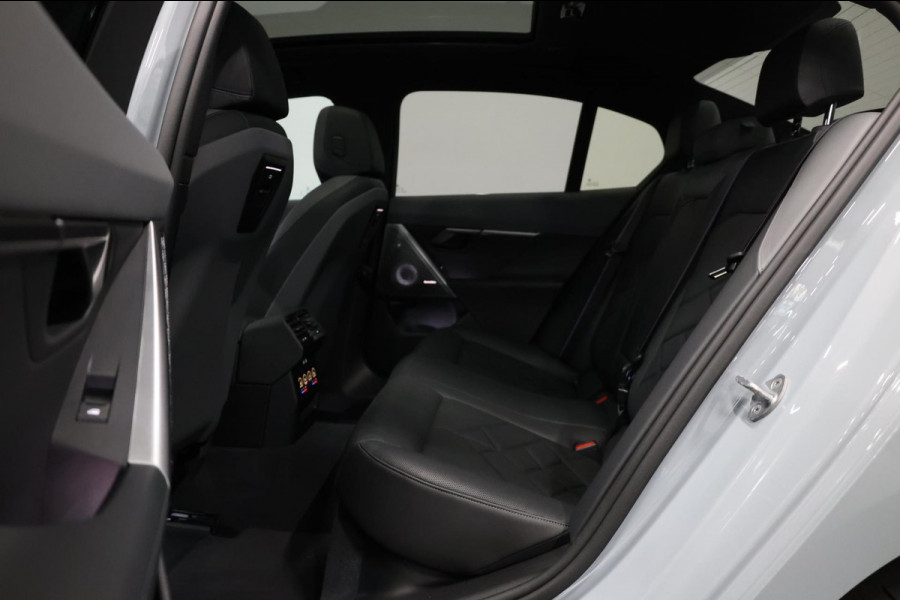 BMW 5 Serie 550e xDrive M-Performance LASERLIGHT/BOWERS & WILKINS/PANO/LEDER/HUD/20" LMV/360 CAM/ACC/ECC/FABRIEKSGARANTIE!