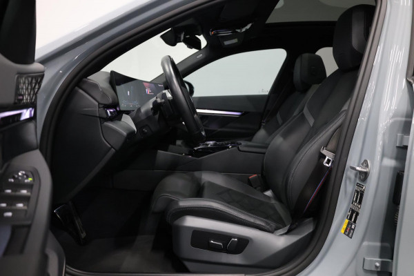 BMW 5 Serie 550e xDrive M-Performance LASERLIGHT/BOWERS & WILKINS/PANO/LEDER/HUD/20" LMV/360 CAM/ACC/ECC/FABRIEKSGARANTIE!