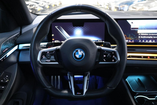 BMW 5 Serie 550e xDrive M-Performance LASERLIGHT/BOWERS & WILKINS/PANO/LEDER/HUD/20" LMV/360 CAM/ACC/ECC/FABRIEKSGARANTIE!
