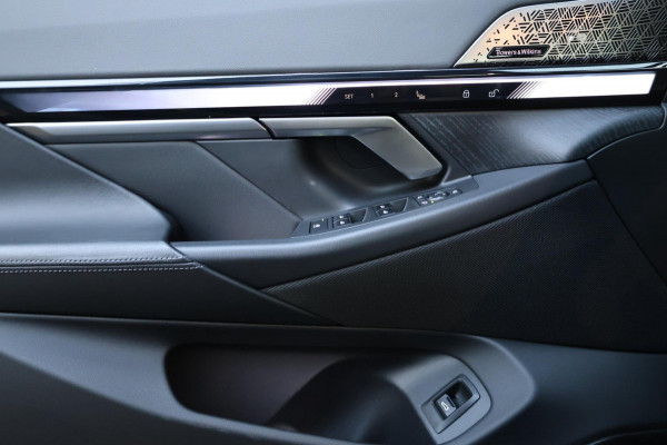 BMW 5 Serie 550e xDrive M-Performance LASERLIGHT/BOWERS & WILKINS/PANO/LEDER/HUD/20" LMV/360 CAM/ACC/ECC/FABRIEKSGARANTIE!