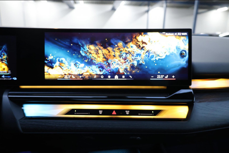 BMW 5 Serie 550e xDrive M-Performance LASERLIGHT/BOWERS & WILKINS/PANO/LEDER/HUD/20" LMV/360 CAM/ACC/ECC/FABRIEKSGARANTIE!