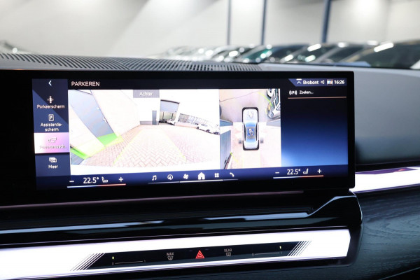 BMW 5 Serie 550e xDrive M-Performance LASERLIGHT/BOWERS & WILKINS/PANO/LEDER/HUD/20" LMV/360 CAM/ACC/ECC/FABRIEKSGARANTIE!