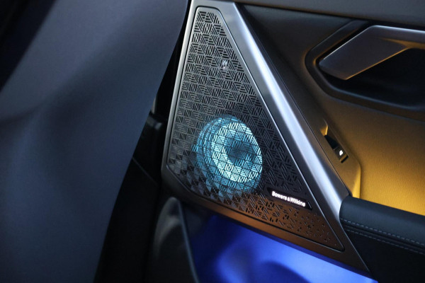 BMW 5 Serie 550e xDrive M-Performance LASERLIGHT/BOWERS & WILKINS/PANO/LEDER/HUD/20" LMV/360 CAM/ACC/ECC/FABRIEKSGARANTIE!