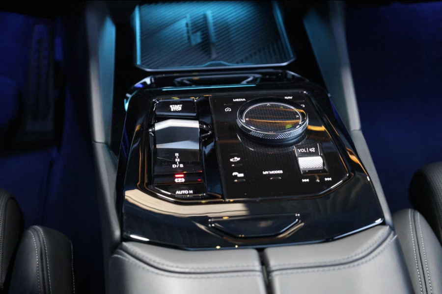 BMW 5 Serie 550e xDrive M-Performance LASERLIGHT/BOWERS & WILKINS/PANO/LEDER/HUD/20" LMV/360 CAM/ACC/ECC/FABRIEKSGARANTIE!