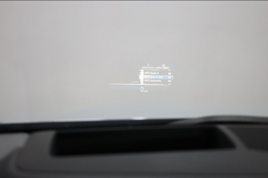 BMW 5 Serie 550e xDrive M-Performance LASERLIGHT/BOWERS & WILKINS/PANO/LEDER/HUD/20" LMV/360 CAM/ACC/ECC/FABRIEKSGARANTIE!