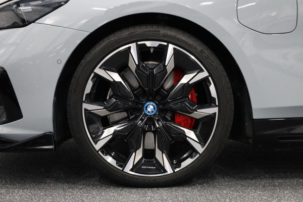 BMW 5 Serie 550e xDrive M-Performance LASERLIGHT/BOWERS & WILKINS/PANO/LEDER/HUD/20" LMV/360 CAM/ACC/ECC/FABRIEKSGARANTIE!