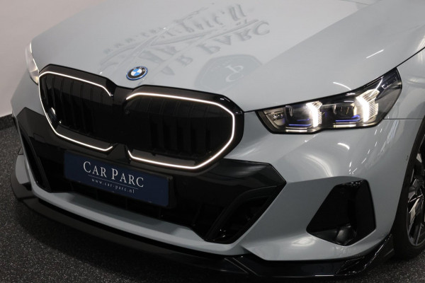 BMW 5 Serie 550e xDrive M-Performance LASERLIGHT/BOWERS & WILKINS/PANO/LEDER/HUD/20" LMV/360 CAM/ACC/ECC/FABRIEKSGARANTIE!