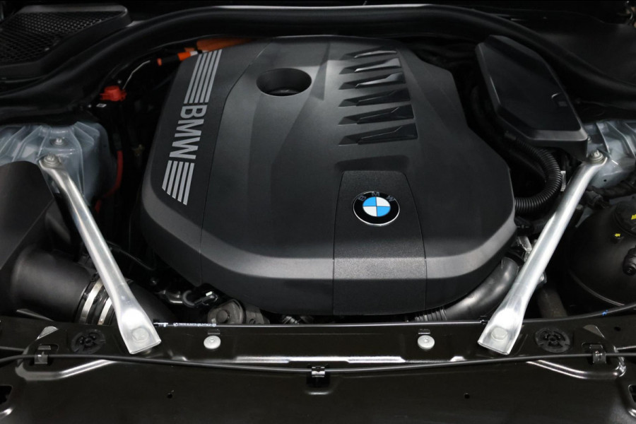 BMW 5 Serie 550e xDrive M-Performance LASERLIGHT/BOWERS & WILKINS/PANO/LEDER/HUD/20" LMV/360 CAM/ACC/ECC/FABRIEKSGARANTIE!