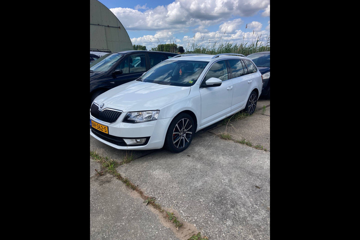 Škoda Octavia Combi 1.6 TDI Greentech Ambition Business
