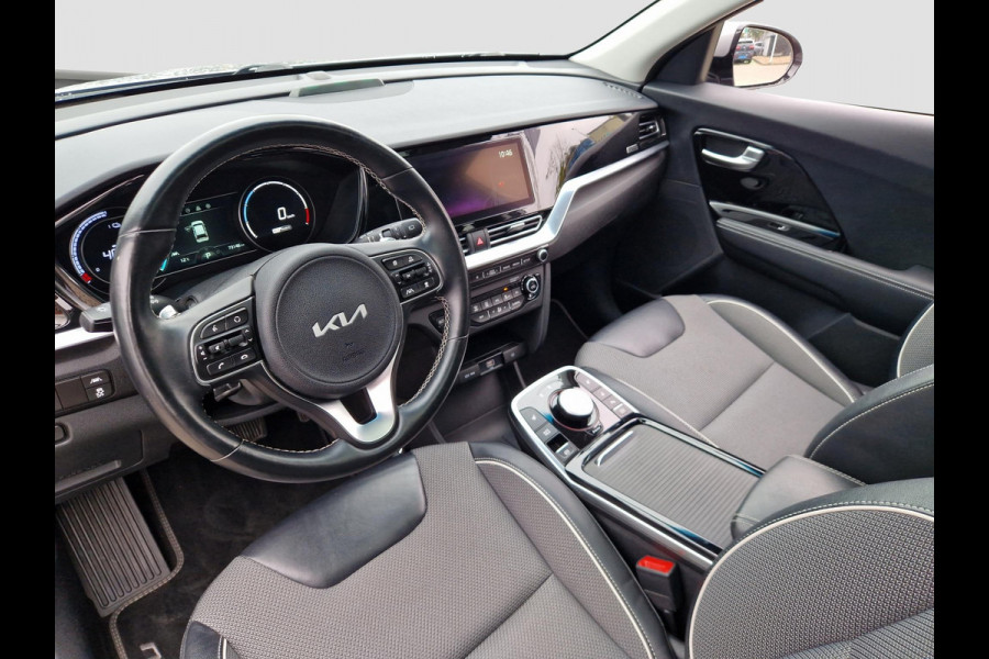Kia e-Niro DynamicPlusLine 64 kWh | Open dak | Stoelverwarming | Key-Less | LED |