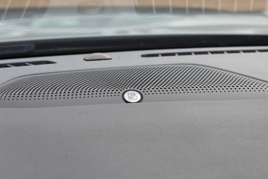 Ford Kuga 2.5 PHEV ST-Line X 62.758 km! / Head-up / Keyless / B&O / Leder&Alcantara / 18'' / Navigatie / Parkeerhulp V+A / Stoel+Stuurverwarming / DAB / Cruise Control