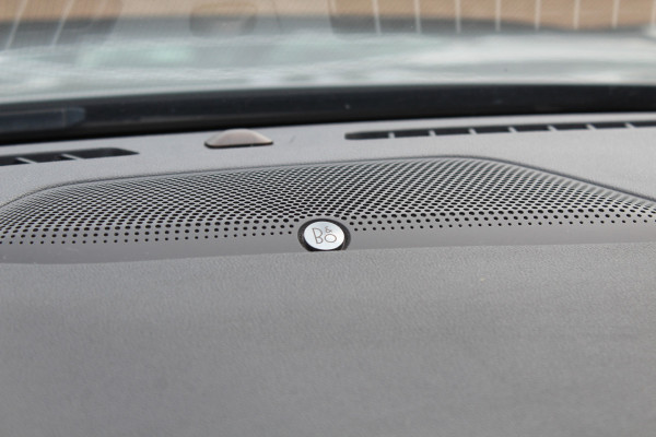 Ford Kuga 2.5 PHEV ST-Line X 62.758 km! / Head-up / Keyless / B&O / Leder&Alcantara / 18'' / Navigatie / Parkeerhulp V+A / Stoel+Stuurverwarming / DAB / Cruise Control