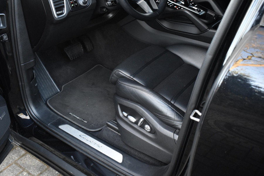 Porsche Cayenne Coupé 3.0 E-Hybrid 462pk SportDesign | Pano | Massage | 360 Camera | Stoelventilatie | Luchtvering | Bose | Orig. NL |