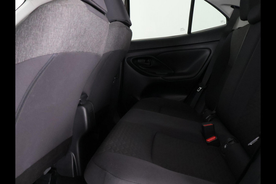 Toyota Yaris Cross 1.5 HYBRID BI-TONE PACK GARANTIE 11-2033 BIJNA 2024.CLIMA.CRUISE ADAPTIEF. PARKEER CAMERA.