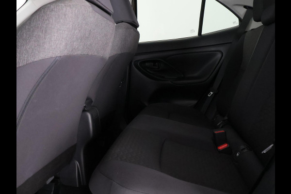 Toyota Yaris Cross 1.5 HYBRID BI-TONE PACK GARANTIE 11-2033 BIJNA 2024.CLIMA.CRUISE ADAPTIEF. PARKEER CAMERA.