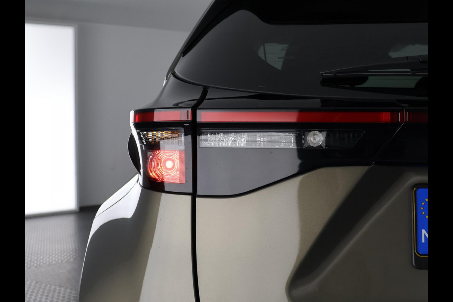 Toyota Yaris Cross 1.5 HYBRID BI-TONE PACK GARANTIE 11-2033 BIJNA 2024.CLIMA.CRUISE ADAPTIEF. PARKEER CAMERA.