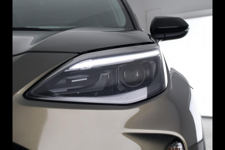 Toyota Yaris Cross 1.5 HYBRID BI-TONE PACK GARANTIE 11-2033 BIJNA 2024.CLIMA.CRUISE ADAPTIEF. PARKEER CAMERA.