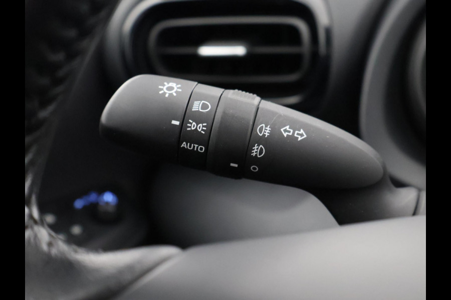 Toyota Yaris Cross 1.5 HYBRID BI-TONE PACK GARANTIE 11-2033 BIJNA 2024.CLIMA.CRUISE ADAPTIEF. PARKEER CAMERA.