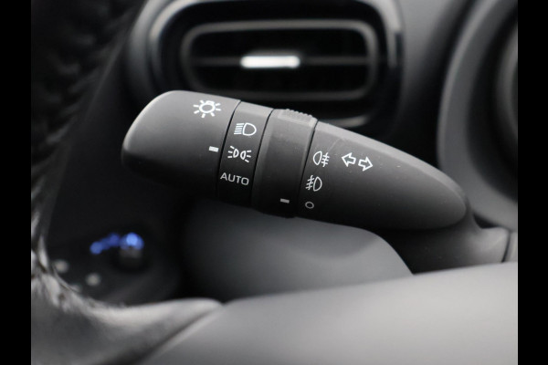 Toyota Yaris Cross 1.5 HYBRID BI-TONE PACK GARANTIE 11-2033 BIJNA 2024.CLIMA.CRUISE ADAPTIEF. PARKEER CAMERA.