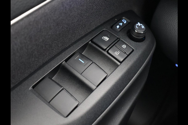 Toyota Yaris Cross 1.5 HYBRID BI-TONE PACK GARANTIE 11-2033 BIJNA 2024.CLIMA.CRUISE ADAPTIEF. PARKEER CAMERA.