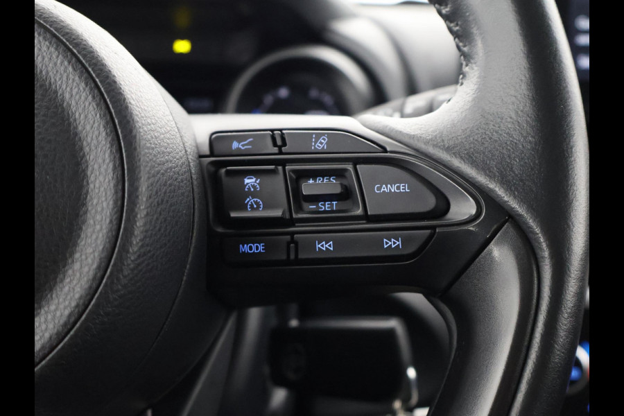 Toyota Yaris Cross 1.5 HYBRID BI-TONE PACK GARANTIE 11-2033 BIJNA 2024.CLIMA.CRUISE ADAPTIEF. PARKEER CAMERA.