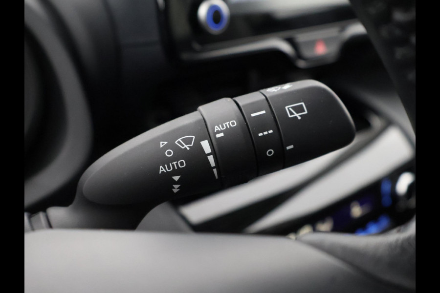 Toyota Yaris Cross 1.5 HYBRID BI-TONE PACK GARANTIE 11-2033 BIJNA 2024.CLIMA.CRUISE ADAPTIEF. PARKEER CAMERA.