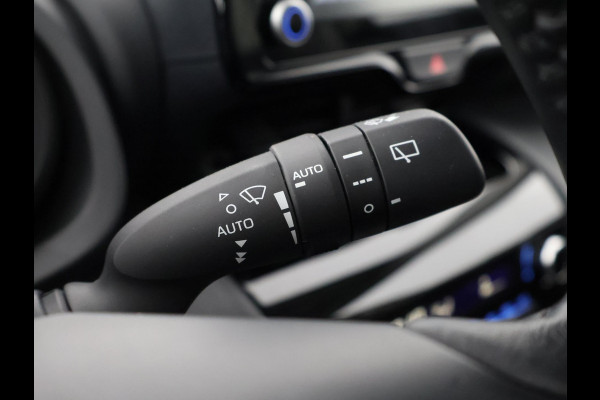 Toyota Yaris Cross 1.5 HYBRID BI-TONE PACK GARANTIE 11-2033 BIJNA 2024.CLIMA.CRUISE ADAPTIEF. PARKEER CAMERA.