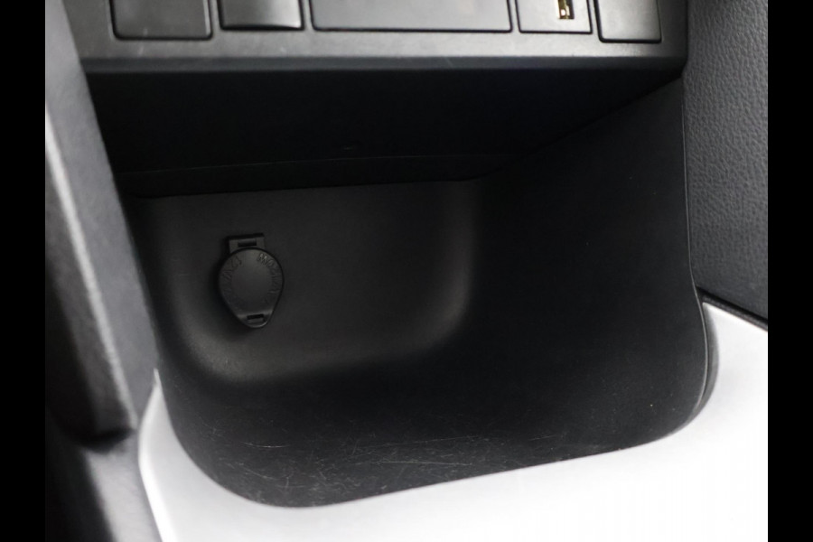 Toyota Yaris Cross 1.5 HYBRID BI-TONE PACK GARANTIE 11-2033 BIJNA 2024.CLIMA.CRUISE ADAPTIEF. PARKEER CAMERA.