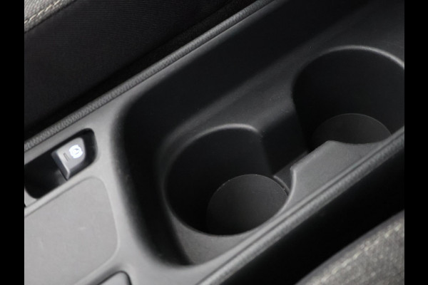 Toyota Yaris Cross 1.5 HYBRID BI-TONE PACK GARANTIE 11-2033 BIJNA 2024.CLIMA.CRUISE ADAPTIEF. PARKEER CAMERA.