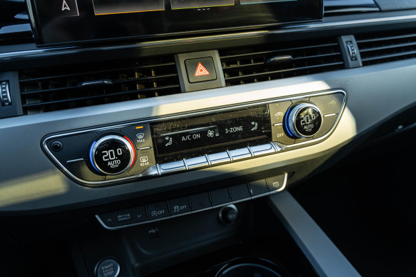 Audi A4 Avant 35 TFSI Business Edition 150PK Navi Sportstoelen Trekhaak
