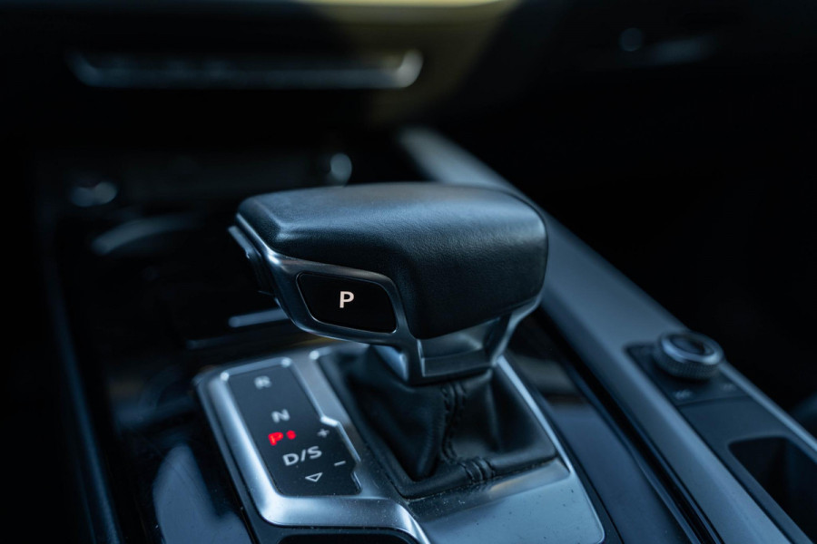 Audi A4 Avant 35 TFSI Business Edition 150PK Navi Sportstoelen Trekhaak