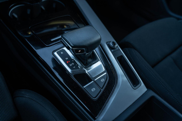 Audi A4 Avant 35 TFSI Business Edition 150PK Navi Sportstoelen Trekhaak