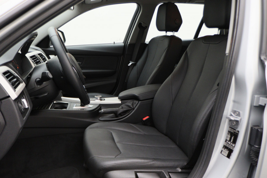 BMW 3 Serie Touring 318i High Executive Automaat LED, Navigatie, Leer, Climate, Cruise, PDC, Bluetooth, Elektr. Pakket, 16''