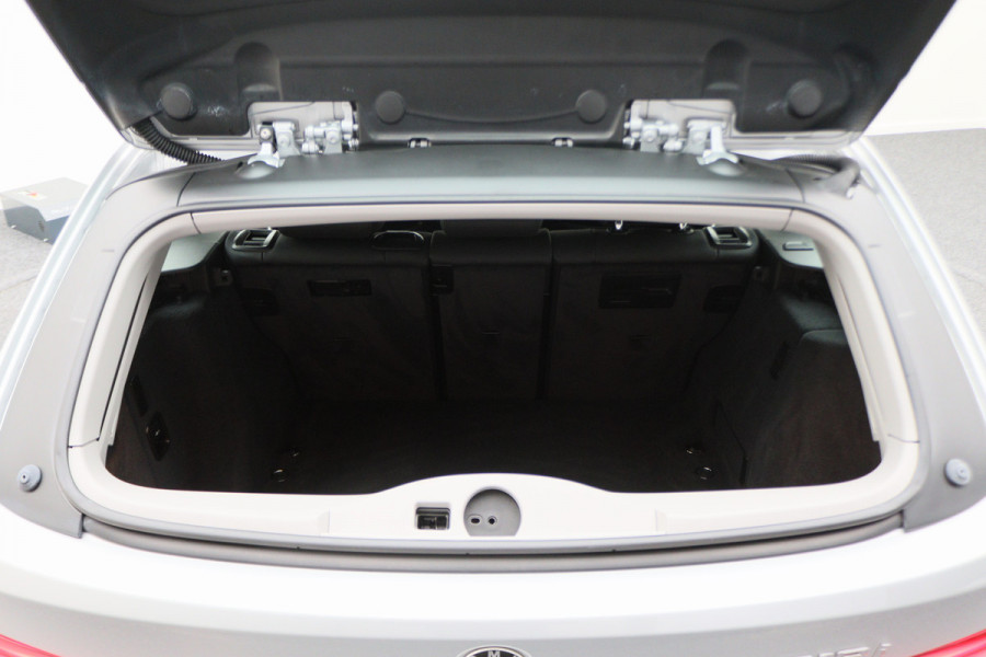 BMW 3 Serie Touring 318i High Executive Automaat LED, Navigatie, Leer, Climate, Cruise, PDC, Bluetooth, Elektr. Pakket, 16''