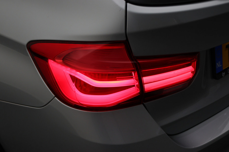 BMW 3 Serie Touring 318i High Executive Automaat LED, Navigatie, Leer, Climate, Cruise, PDC, Bluetooth, Elektr. Pakket, 16''