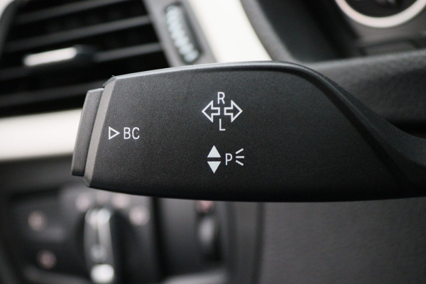 BMW 3 Serie Touring 318i High Executive Automaat LED, Navigatie, Leer, Climate, Cruise, PDC, Bluetooth, Elektr. Pakket, 16''