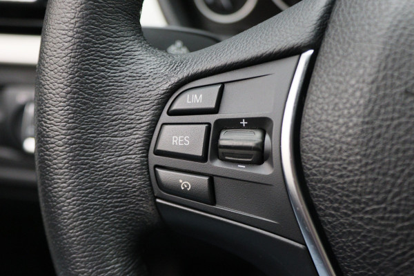 BMW 3 Serie Touring 318i High Executive Automaat LED, Navigatie, Leer, Climate, Cruise, PDC, Bluetooth, Elektr. Pakket, 16''