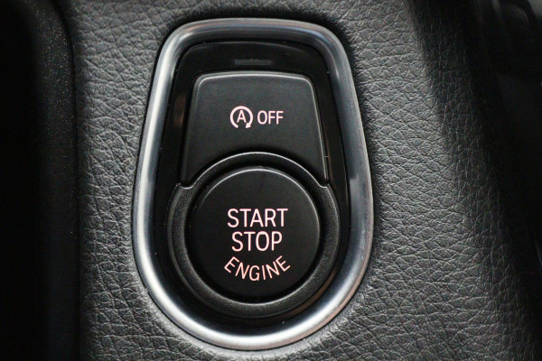 BMW 3 Serie Touring 318i High Executive Automaat LED, Navigatie, Leer, Climate, Cruise, PDC, Bluetooth, Elektr. Pakket, 16''