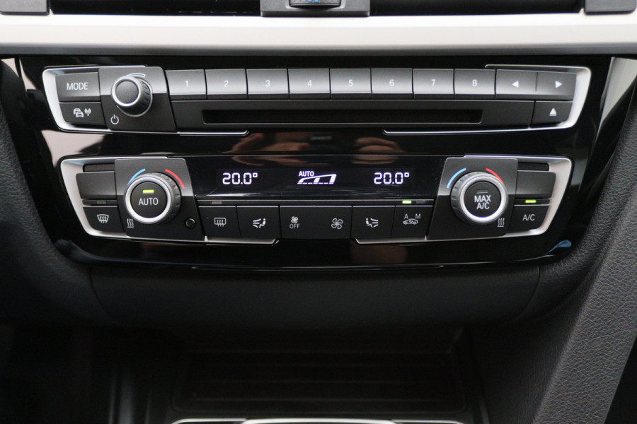 BMW 3 Serie Touring 318i High Executive Automaat LED, Navigatie, Leer, Climate, Cruise, PDC, Bluetooth, Elektr. Pakket, 16''