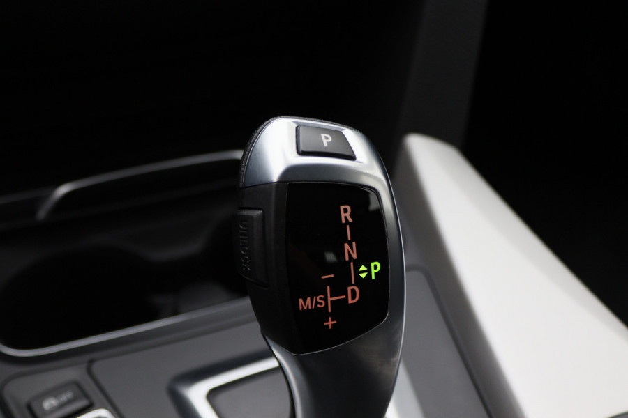 BMW 3 Serie Touring 318i High Executive Automaat LED, Navigatie, Leer, Climate, Cruise, PDC, Bluetooth, Elektr. Pakket, 16''