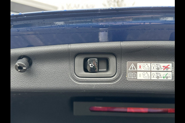 Mercedes-Benz C-Klasse 300 e AMG Line VAN: €45.900,- VOOR: €42.877,- UW EINDEJAARSVOORDEEL: €3.023,- SUPER COMPLEET| PANO| ELEK. TREKHAAK. | ELEK. ACHTERKLEP| ELEK. STOELEN| ADAPTIVE CRUISE|