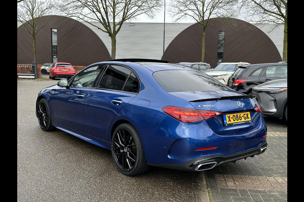 Mercedes-Benz C-Klasse 300 e AMG Line VAN: €45.900,- VOOR: €42.877,- UW EINDEJAARSVOORDEEL: €3.023,- SUPER COMPLEET| PANO| ELEK. TREKHAAK. | ELEK. ACHTERKLEP| ELEK. STOELEN| ADAPTIVE CRUISE|