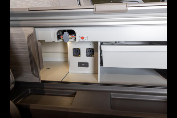 Volkswagen California Ocean eHybrid 4Motion / 245pk / Trekhaak /