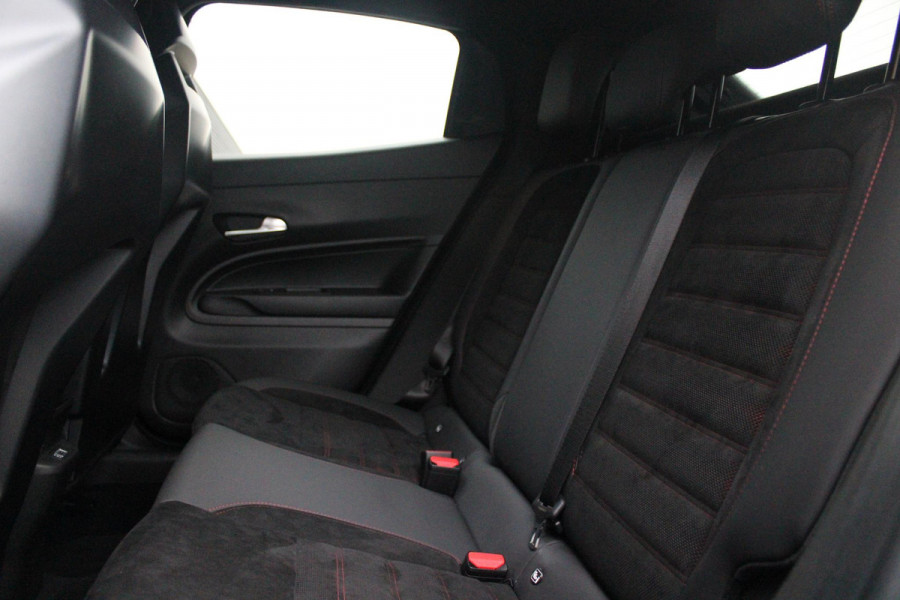 Alfa Romeo junior Elettrica VELOCE 280PK 54 kWh | SPORT PACK (SABELT SPORTSTOELEN ELEKTRISCH BEDIENBAAR OP DE BESTUURDERSSTOEL/STOEL VERWARMING/ALUMINIUM INSTAPLIJSTEN EN PEDALEN/PERFROMANCE STUURWIEL MET ALCANTARA/PERFORMANCE BODYKIT "PROGRESSO"/AMBIENT LIGHT/GETINTE ACHETRRUITEN | TECHNO PACK (LED MATRIX KOPLAMPEN/AUTOMATISCH DIMMENDE BINNENSPIEGEL/DRAADLOZE TELEFOONLADER/DODEHOEK DETECTIE/NAVIGATIE/ELEKTRISCH BEDIENBARE ACHTERKLEP/KEYLESS ENTRY/KEYLESS START/ADAPTIVE CRUISE CONTROL/ACHTERUITRIJ CAMERA) | DRAADLOZE APPLE CARPLAY/ANDROID AUTO | 20" LICHTMETALEN VELGEN "VENTI" | RODE RE