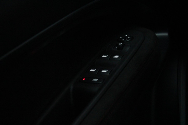 Alfa Romeo junior Elettrica VELOCE 280PK 54 kWh | SPORT PACK (SABELT SPORTSTOELEN ELEKTRISCH BEDIENBAAR OP DE BESTUURDERSSTOEL/STOEL VERWARMING/ALUMINIUM INSTAPLIJSTEN EN PEDALEN/PERFROMANCE STUURWIEL MET ALCANTARA/PERFORMANCE BODYKIT "PROGRESSO"/AMBIENT LIGHT/GETINTE ACHETRRUITEN | TECHNO PACK (LED MATRIX KOPLAMPEN/AUTOMATISCH DIMMENDE BINNENSPIEGEL/DRAADLOZE TELEFOONLADER/DODEHOEK DETECTIE/NAVIGATIE/ELEKTRISCH BEDIENBARE ACHTERKLEP/KEYLESS ENTRY/KEYLESS START/ADAPTIVE CRUISE CONTROL/ACHTERUITRIJ CAMERA) | DRAADLOZE APPLE CARPLAY/ANDROID AUTO | 20" LICHTMETALEN VELGEN "VENTI" | RODE RE