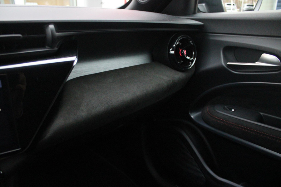 Alfa Romeo junior Elettrica VELOCE 280PK 54 kWh | SPORT PACK (SABELT SPORTSTOELEN ELEKTRISCH BEDIENBAAR OP DE BESTUURDERSSTOEL/STOEL VERWARMING/ALUMINIUM INSTAPLIJSTEN EN PEDALEN/PERFROMANCE STUURWIEL MET ALCANTARA/PERFORMANCE BODYKIT "PROGRESSO"/AMBIENT LIGHT/GETINTE ACHETRRUITEN | TECHNO PACK (LED MATRIX KOPLAMPEN/AUTOMATISCH DIMMENDE BINNENSPIEGEL/DRAADLOZE TELEFOONLADER/DODEHOEK DETECTIE/NAVIGATIE/ELEKTRISCH BEDIENBARE ACHTERKLEP/KEYLESS ENTRY/KEYLESS START/ADAPTIVE CRUISE CONTROL/ACHTERUITRIJ CAMERA) | DRAADLOZE APPLE CARPLAY/ANDROID AUTO | 20" LICHTMETALEN VELGEN "VENTI" | RODE RE